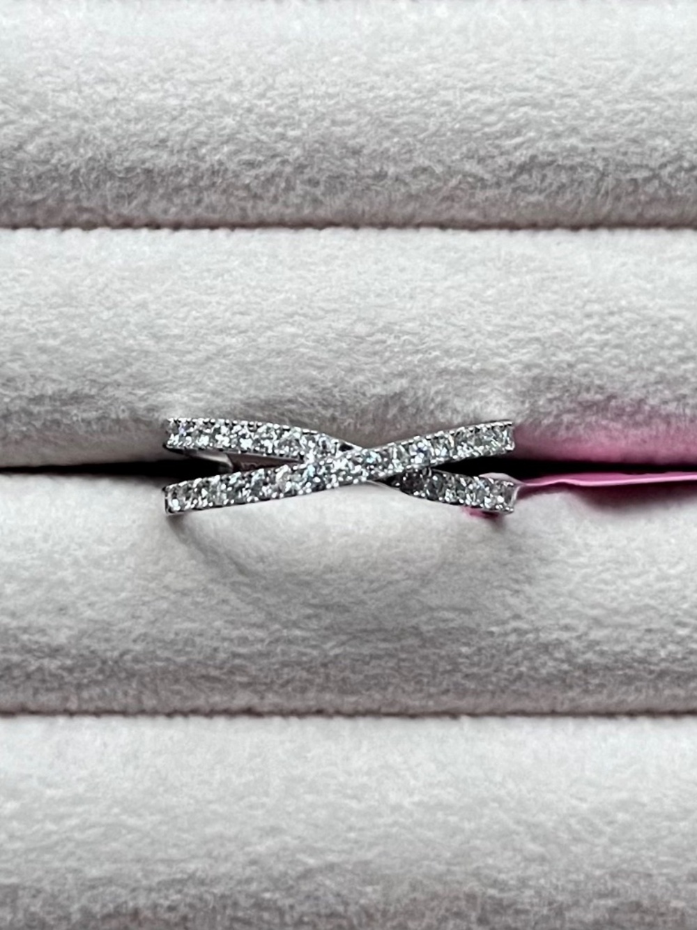 R136 | Natural Diamond Crisscross Ring